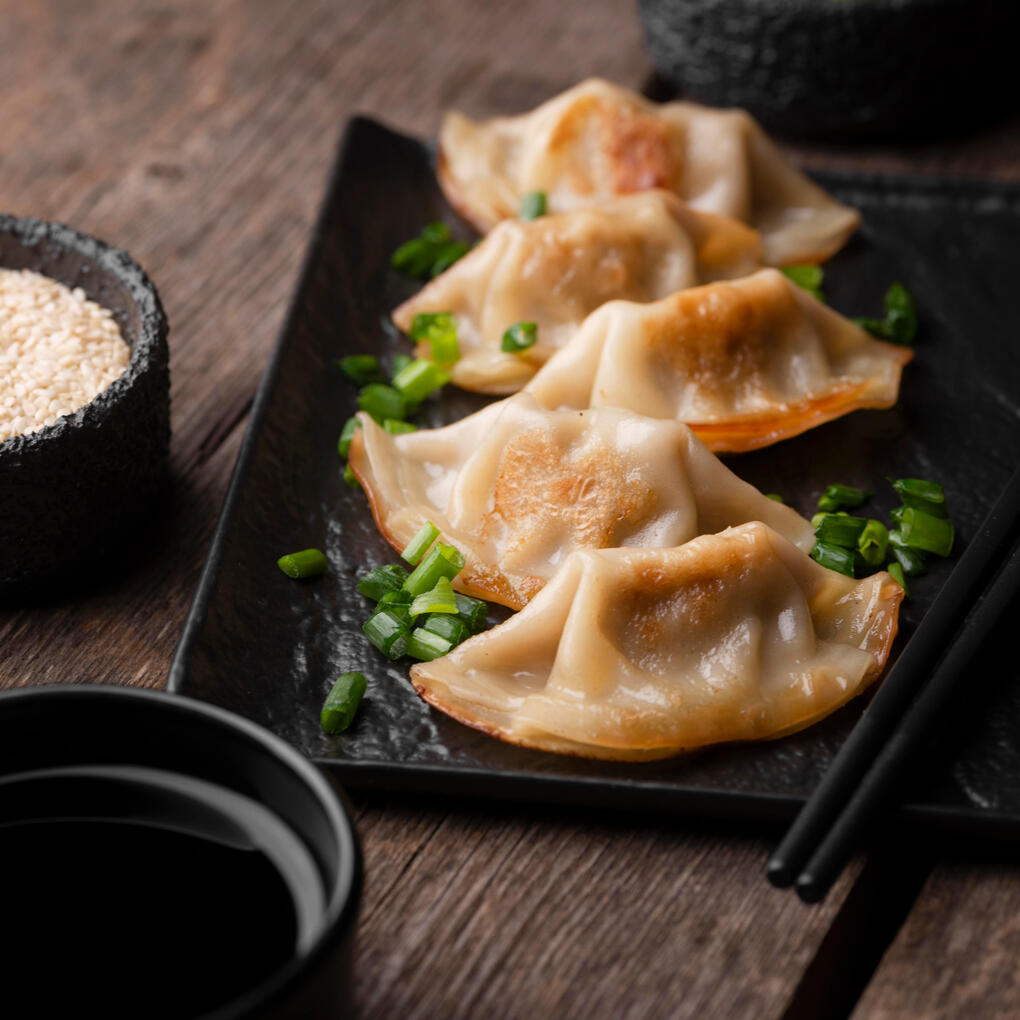 Gyoza While boiling is the norm in Yanxia, Kugane culinarians prefer to crisp these crescent-shaped dumplings in a pan before serving. Available Vegetarian Style